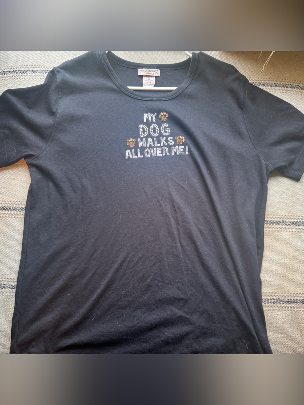 Black womens Crewneck Graphic T‑Shirt with Paw Print Text